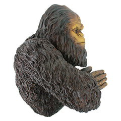 Design Toscano Bigfoot side peek detail highlighting lifelike expression and surprise effect