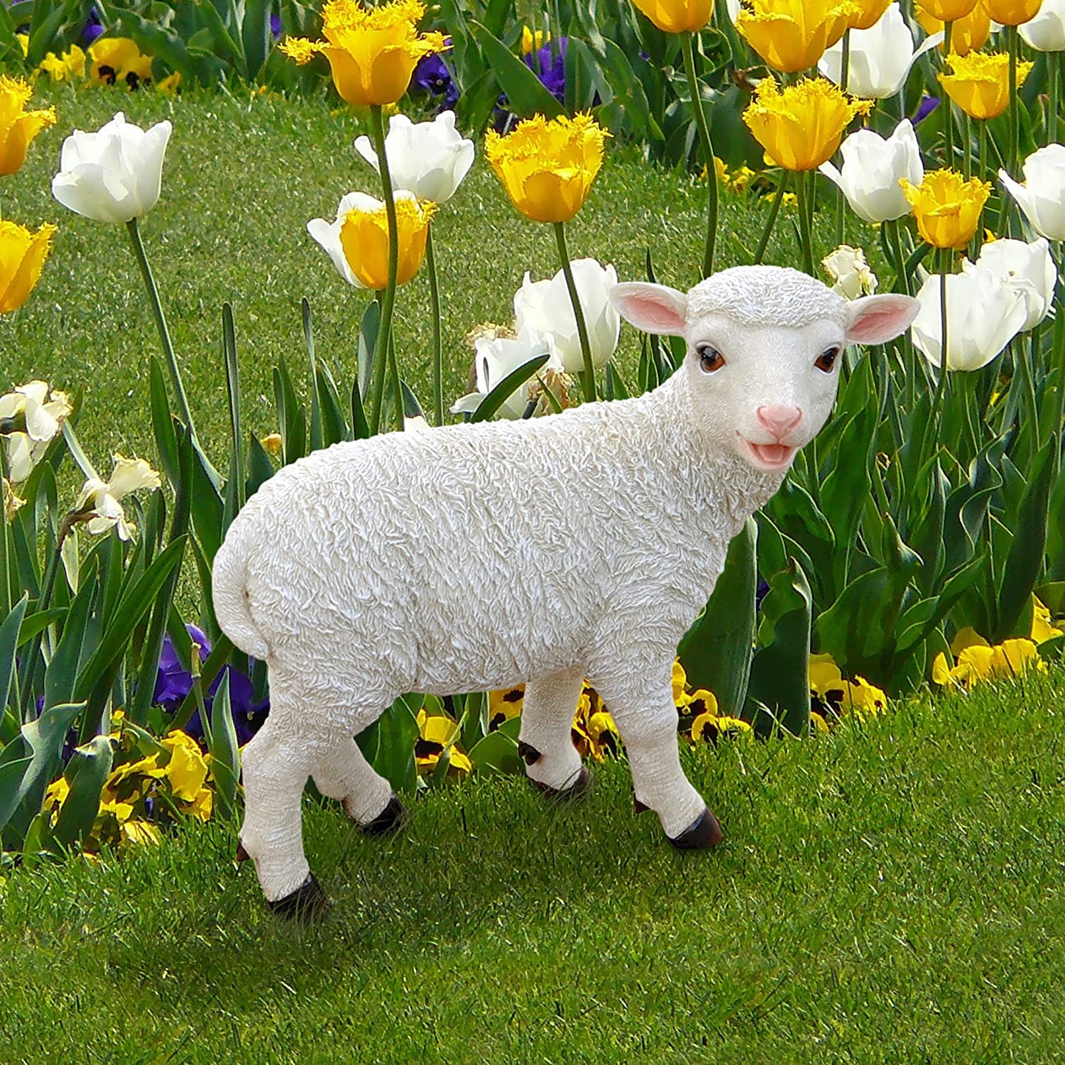 Design Toscano lamb close-up of textured fur and hand-painted natural color detail