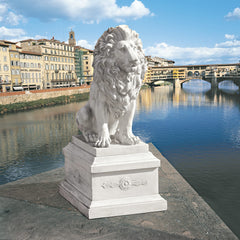 Design Toscano lion side profile highlighting sculpted musculature and balance