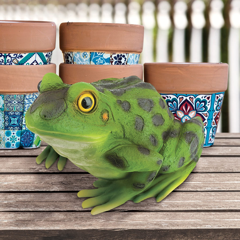 Design Toscano underside and base of Ribbit showing stable placement benefit