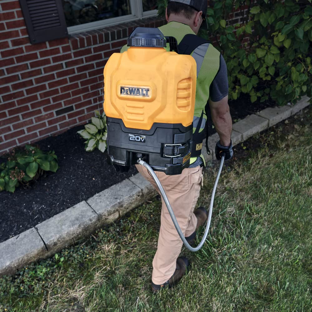 DEWALT padded harness and adjustable hip belt reducing shoulder strain during work