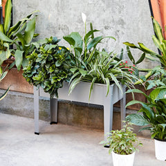 DIGTER drainage bottom detail showing cross-funnel for better water flow and root health