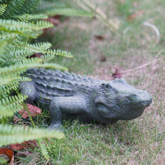 DiliComing alligator side profile demonstrating lifelike posture and scale