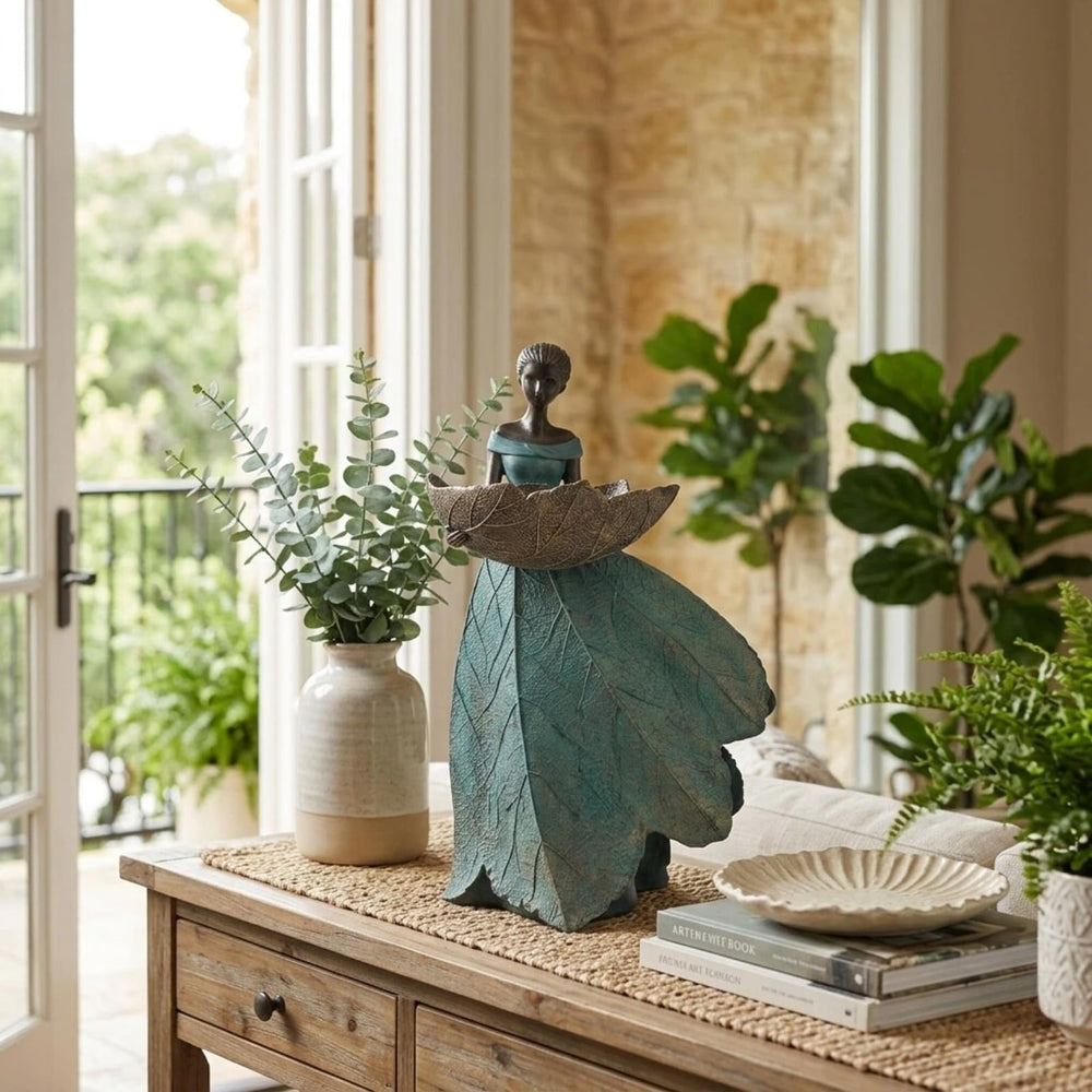 DiliComing fairy with bird showing attraction and natural yard benefit