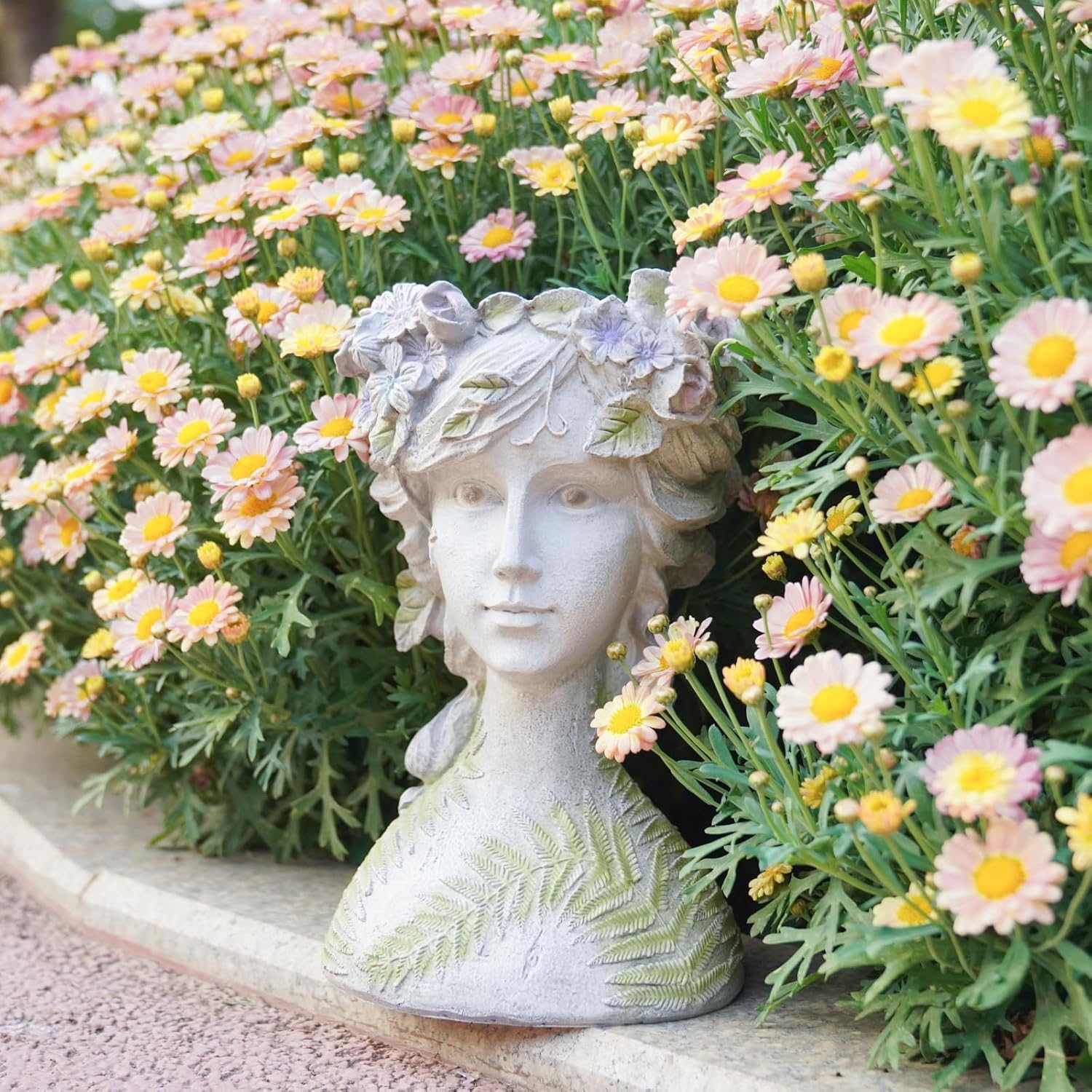 DiliComing gift-wrapped head-planter ready to present as unique housewarming gift