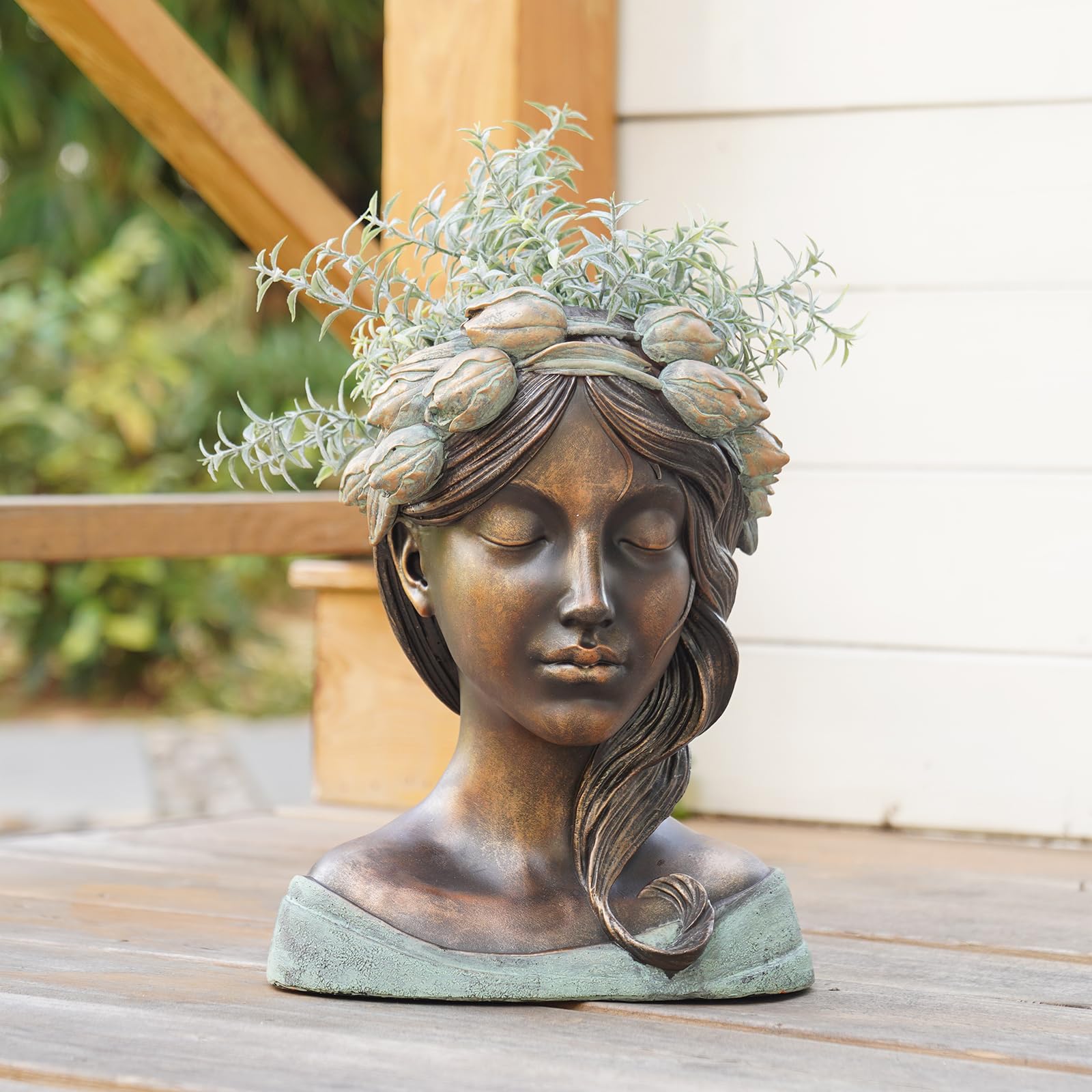 DiliComing shot of resin texture and black-green patina, weatherproof finish benefit