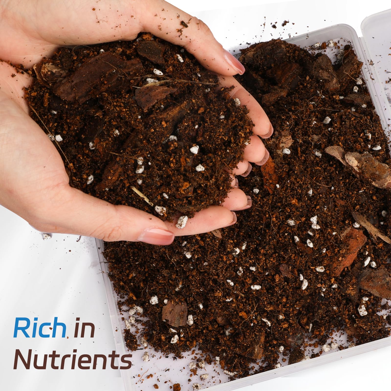 Doter perlite and pine bark detail showing superior drainage and aeration benefits
