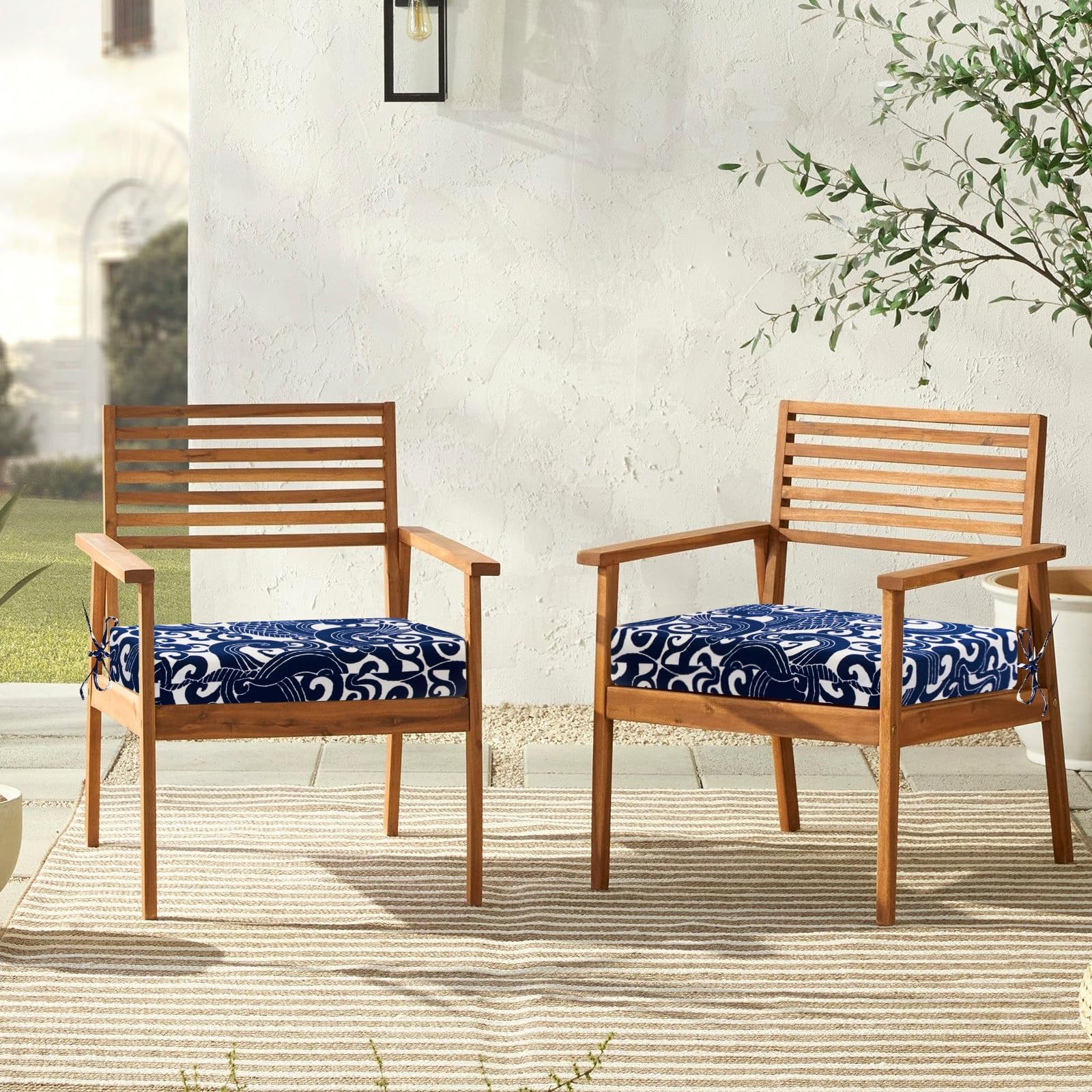 downluxe cojines en terraza amueblada, mejora estética y confort