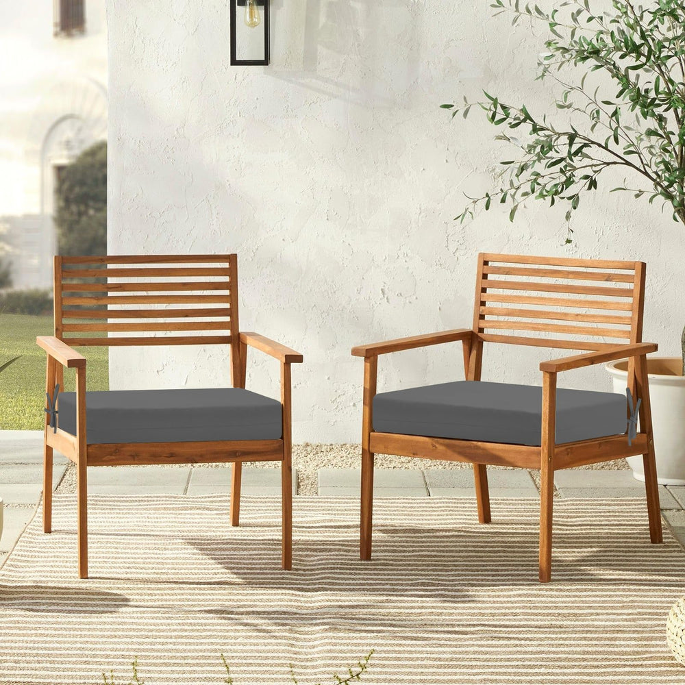 downluxe cushions in outdoor dining scene showing upgraded-patio-style benefit