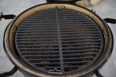Dracarys grate installed in a Medium Big Green Egg demonstrating perfect fit and coverage