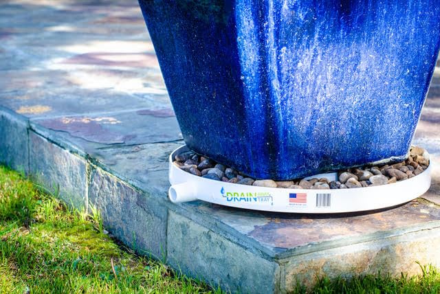 Drain Away Tray pedestal close-up lifting pot for root protection