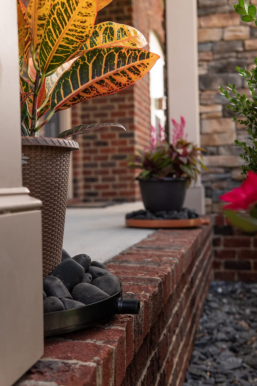 Drain Away Tray size comparison demonstrating fit for large pots