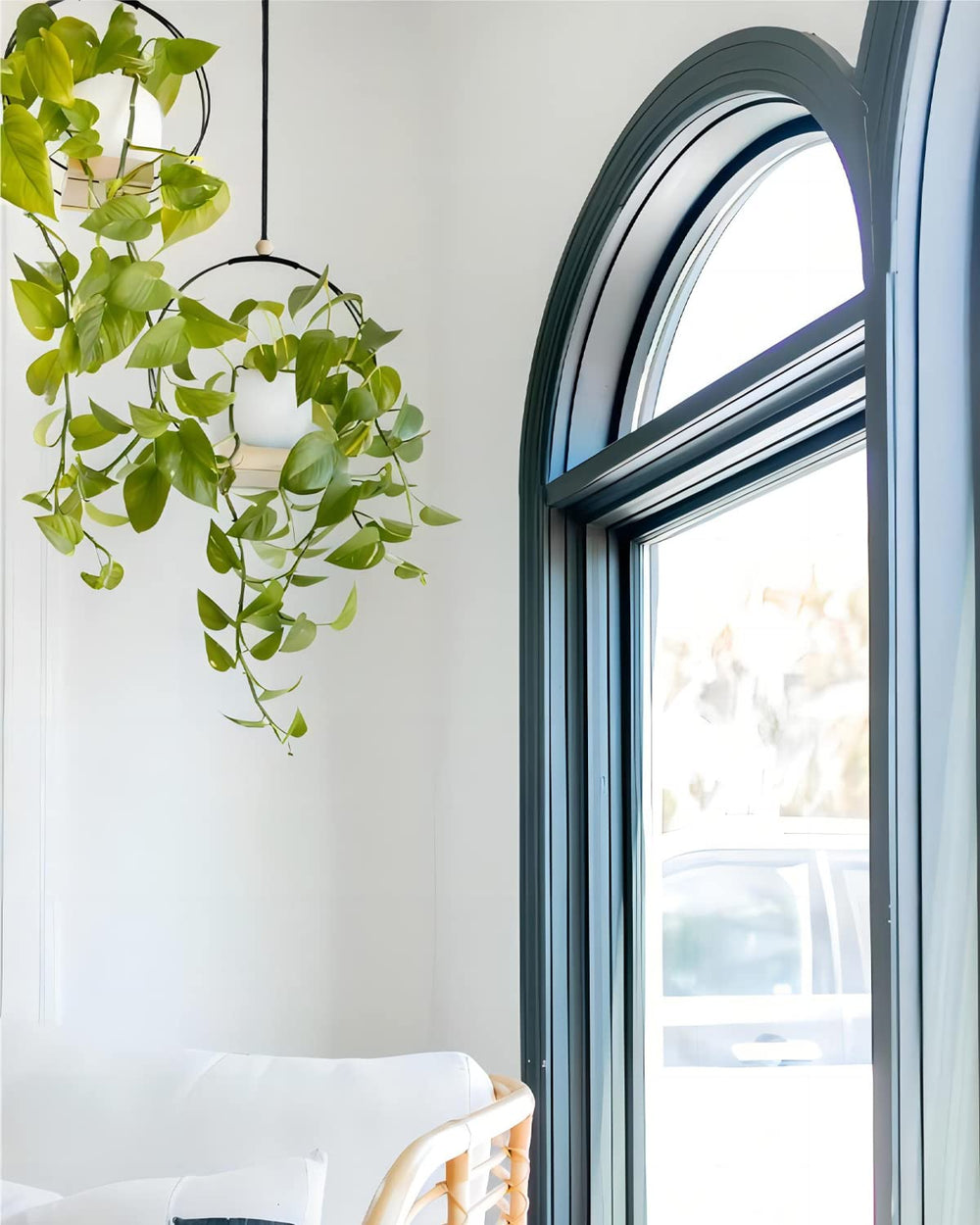 Dravmola hanging cluster styling demonstrating layered heights and decorative versatility
