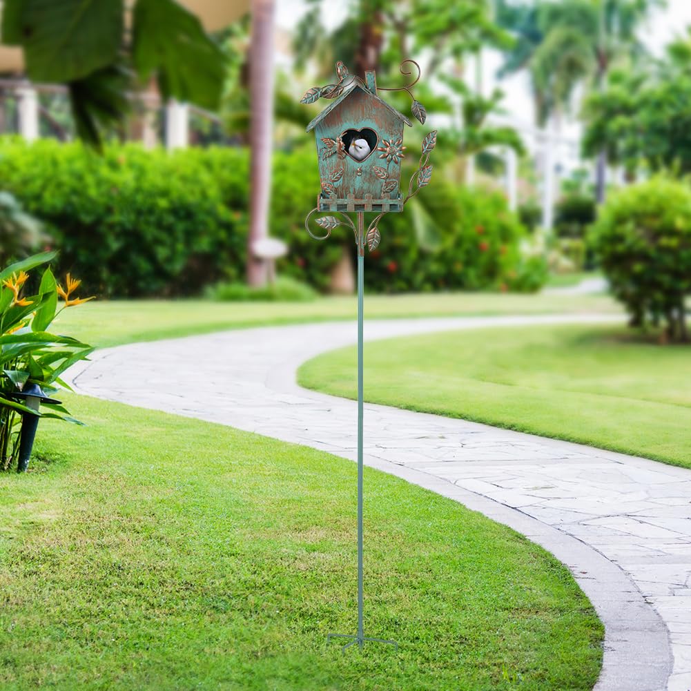 DREAMSOUL full 48-inch pole installed in lawn for visible bird habitat