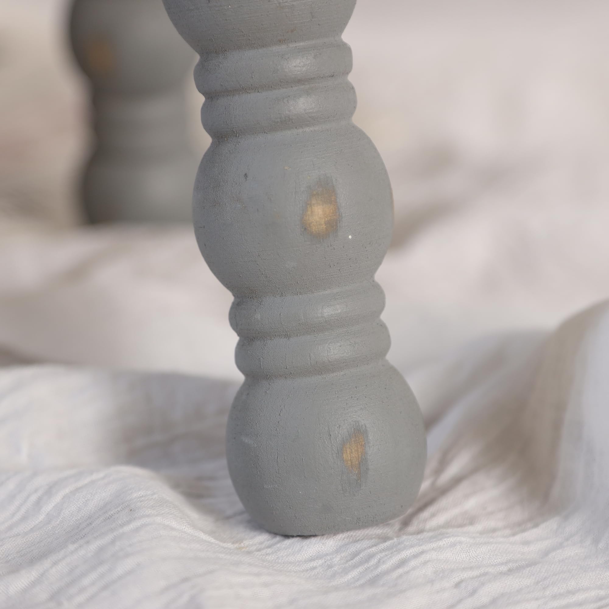 dwellington top platform with vase showing multipurpose display stability