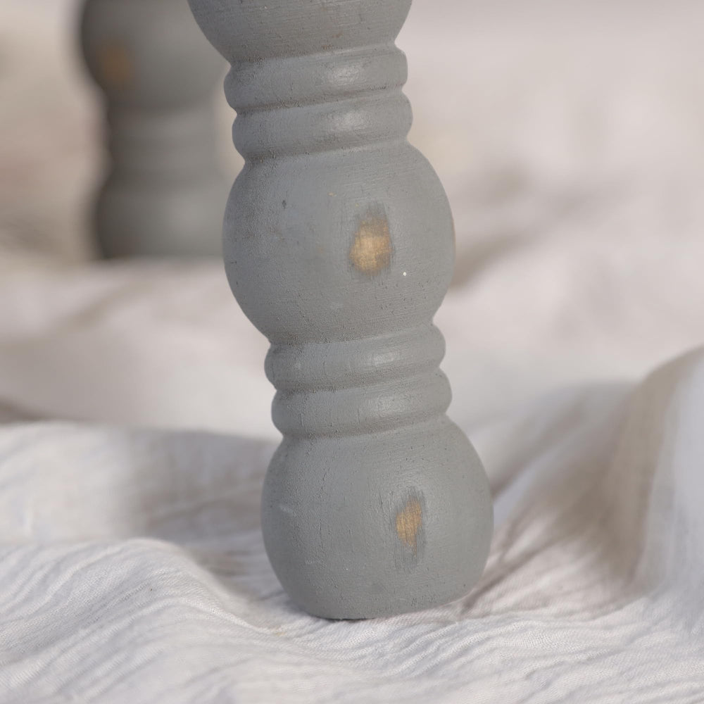 dwellington top platform with vase showing multipurpose display stability