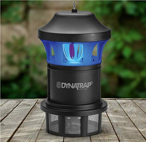 DynaTrap DT1775 close-up of AtraktaGlo light and diffuser for better attraction