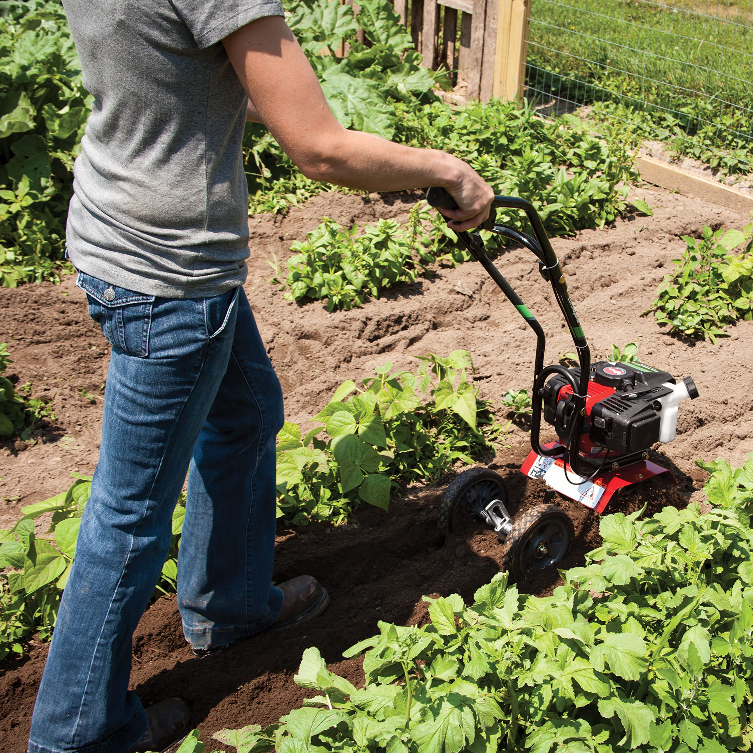 EARTHQUAKE MC43 in garden use near plants for precise cultivation