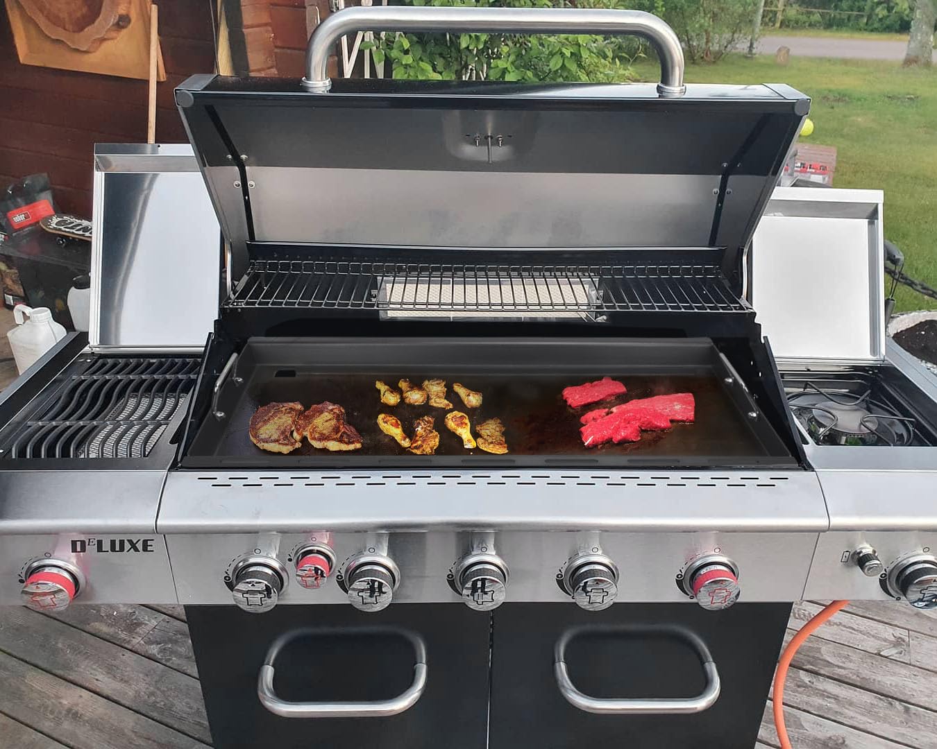 EasiBBQ griddle edge and handle detail illustrating sturdy construction