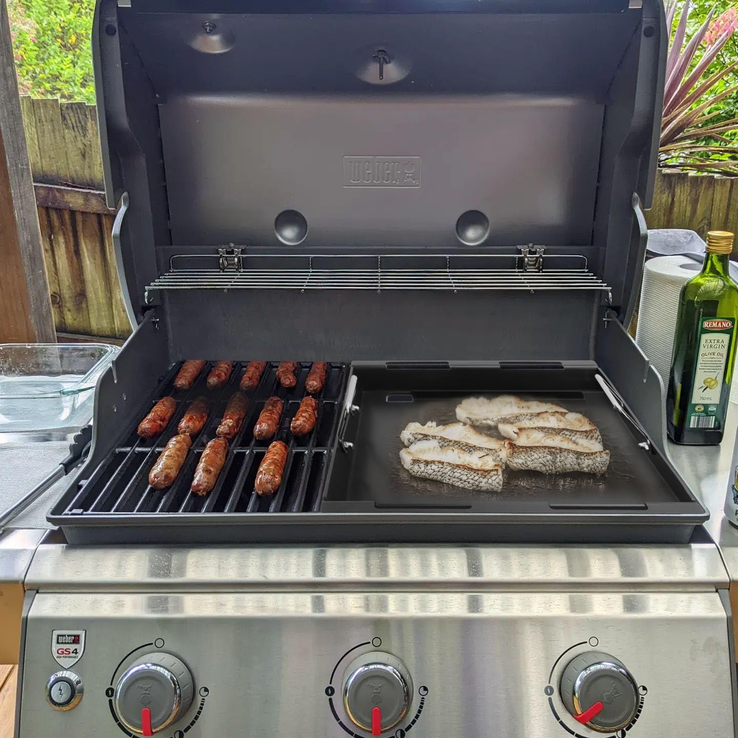 EasiBBQ size comparison with Weber grill illustrating correct fit and scale