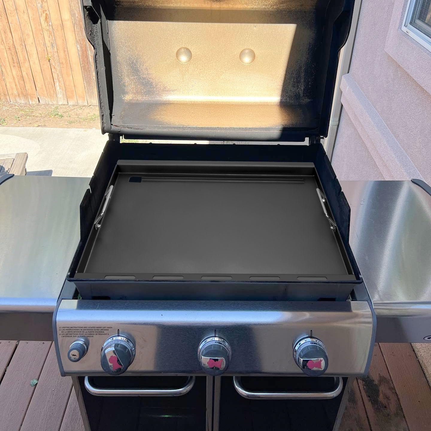 EasiBBQ griddle edge and mounting detail showing stable support