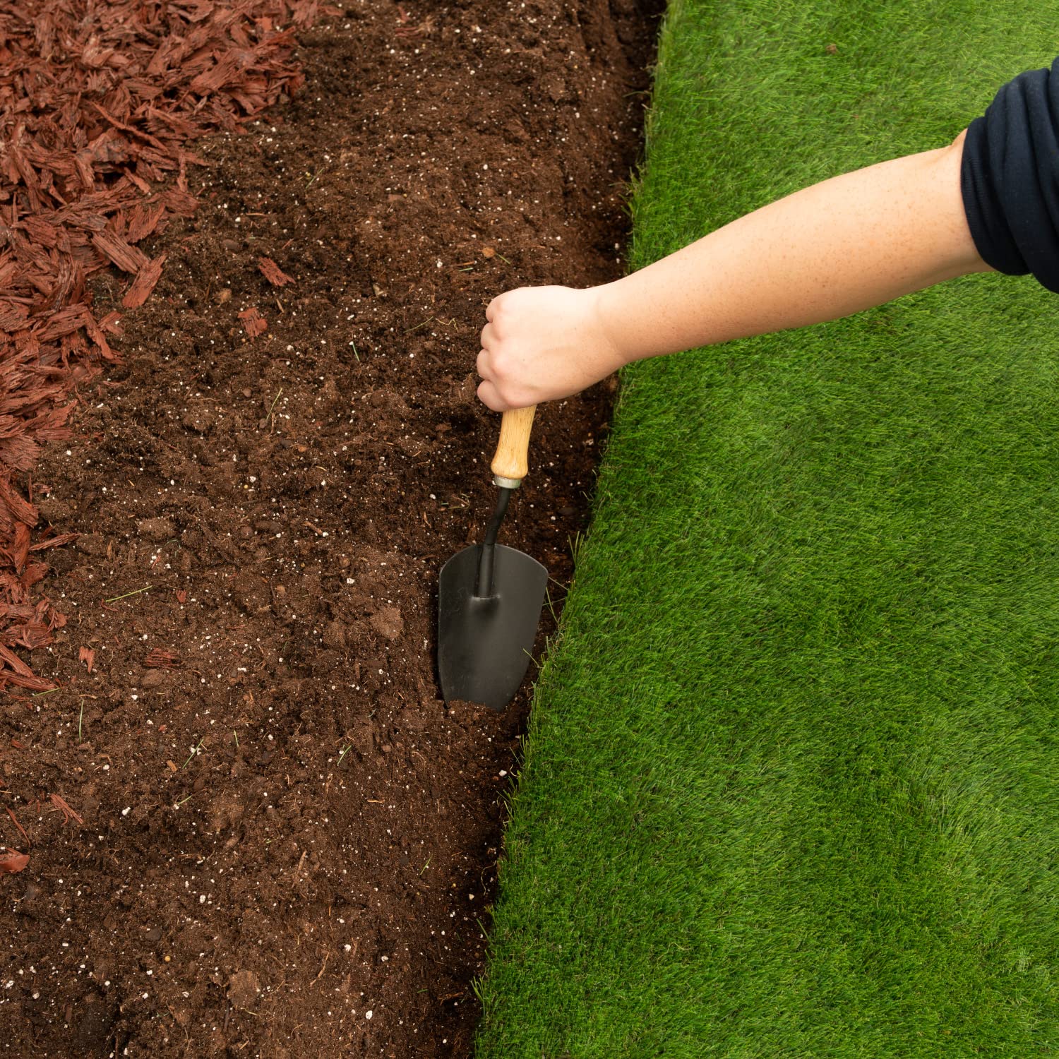 EasyFlex anchoring stake detail showing stake design and secure installation benefit