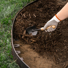 EasyFlex installed along a curved path, creates clean, continuous garden lines