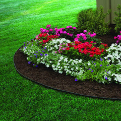EasyFlex installed straight-edge between lawn and mulch demonstrating clean separation