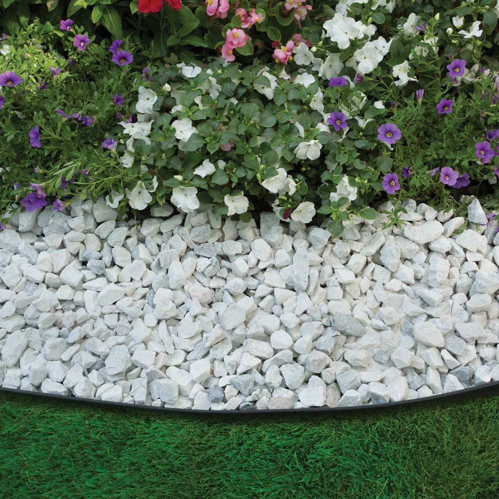 EasyFlex borde instalado en macizo de flores, mejora estética del jardín