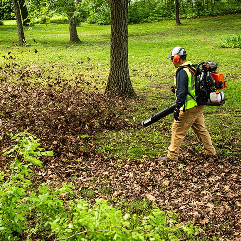 ECHO nozzle blowing leaves demonstrating strong 1110 CFM airflow benefit