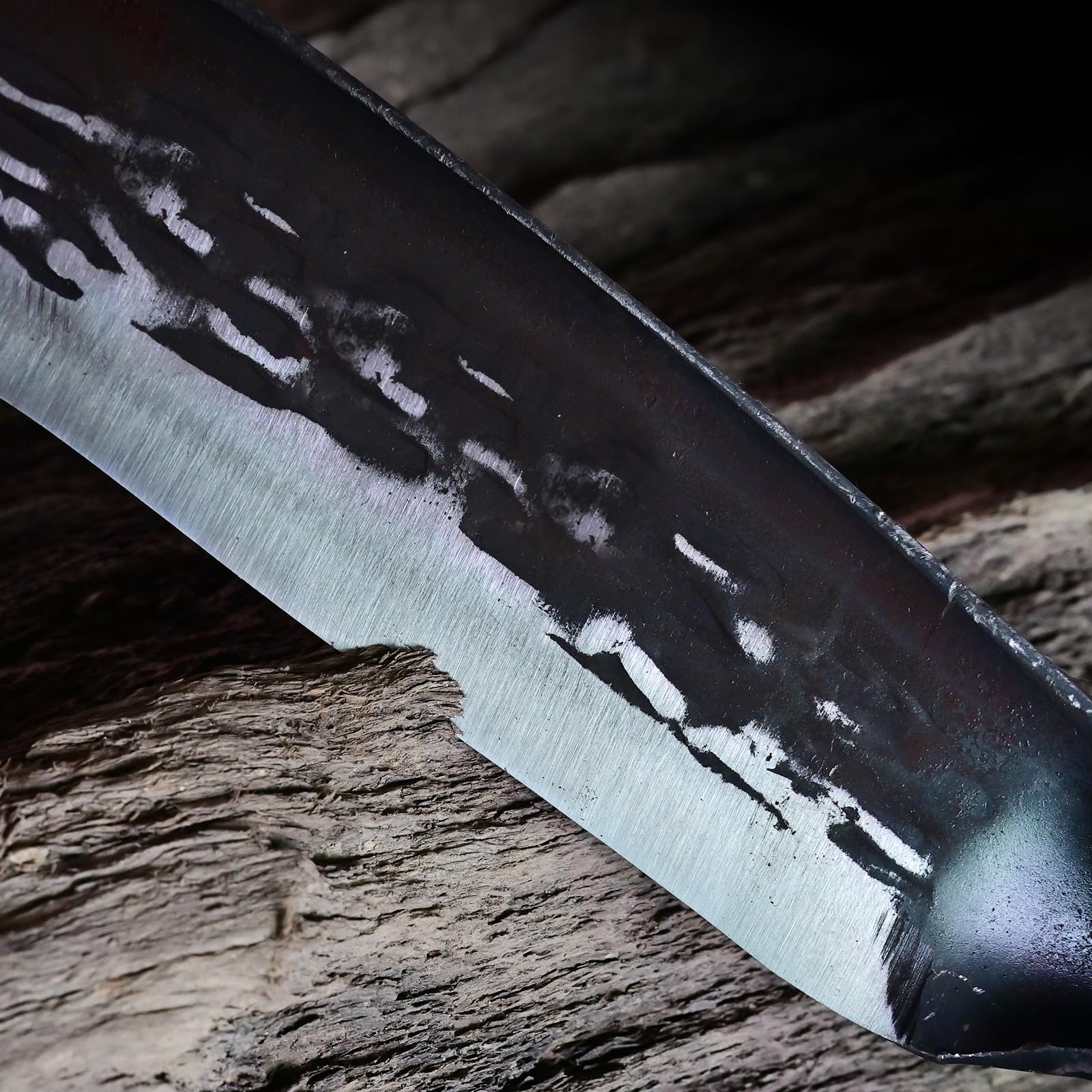 EcoDigiLife handle and full tang showing ergonomic grip and secure control