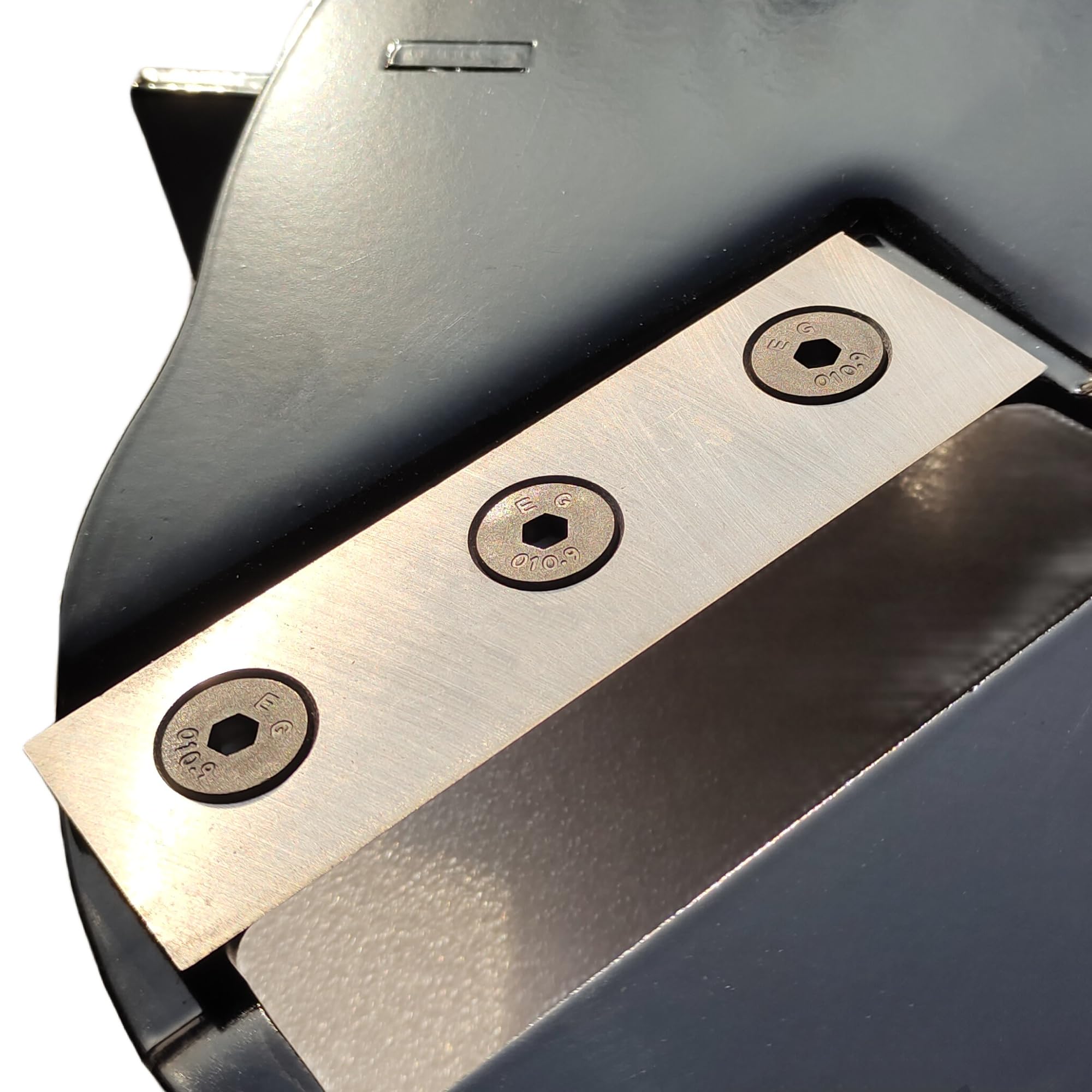 EFCUT blades installed in C40 chipper demonstrating fit and improved chipping performance