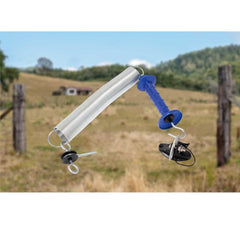 EFencSolv double-hook anchor insulator mounted on wood post, secure connection benefit