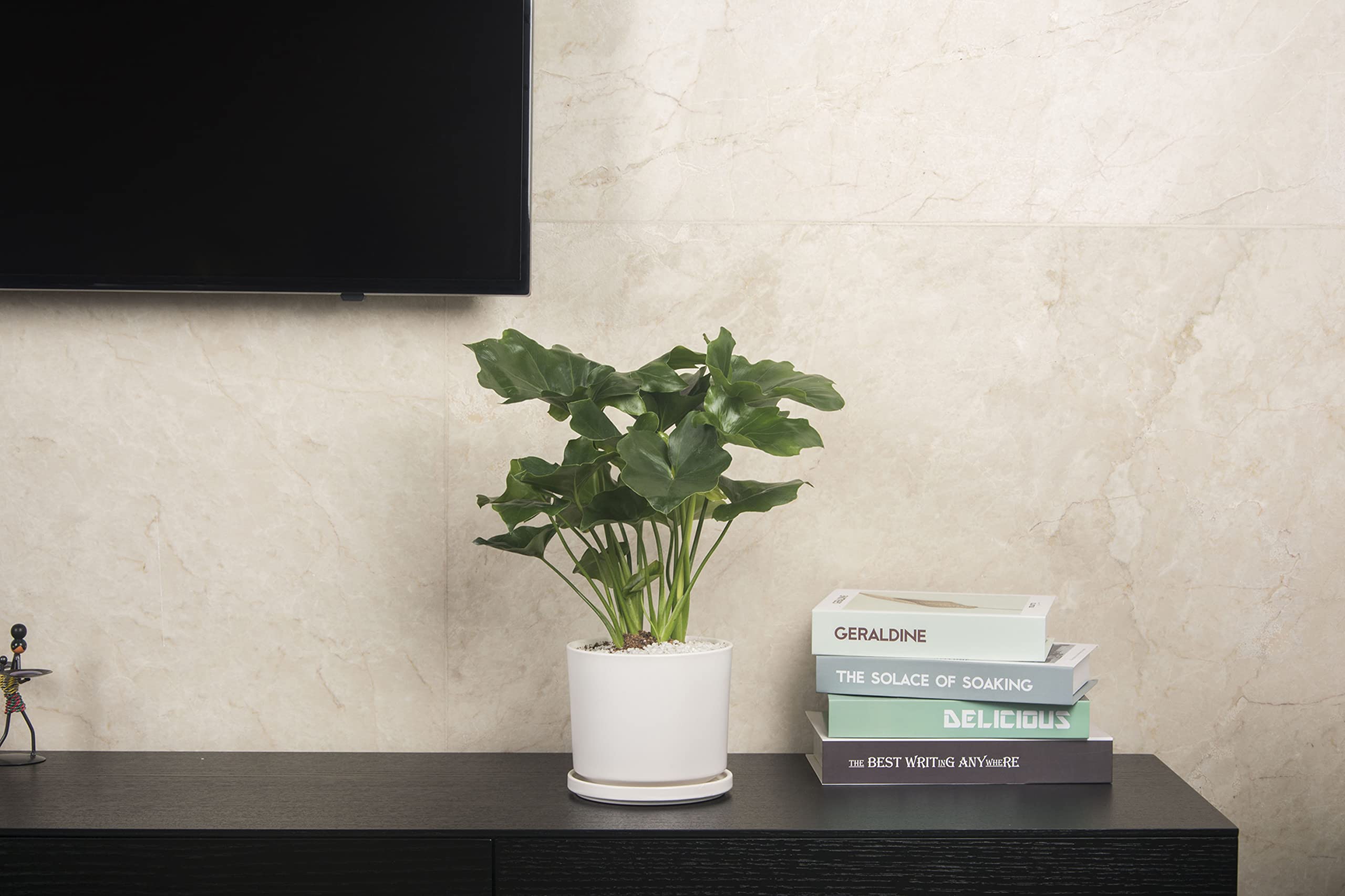 Ekirlin side profile displaying smooth ergonomic lines and benefit of elegant, space-saving design