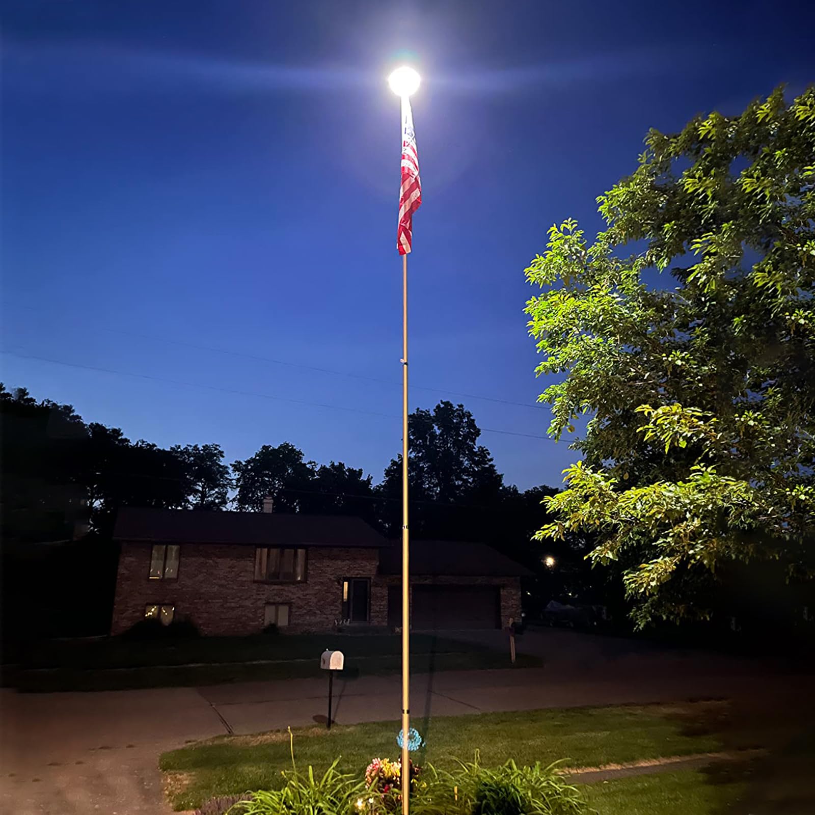 enrybia unit installed on a 20 ft pole showing correct fit and secure attachment