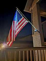 enrybia installed on house-mounted flagpole illustrating easy no-wiring setup