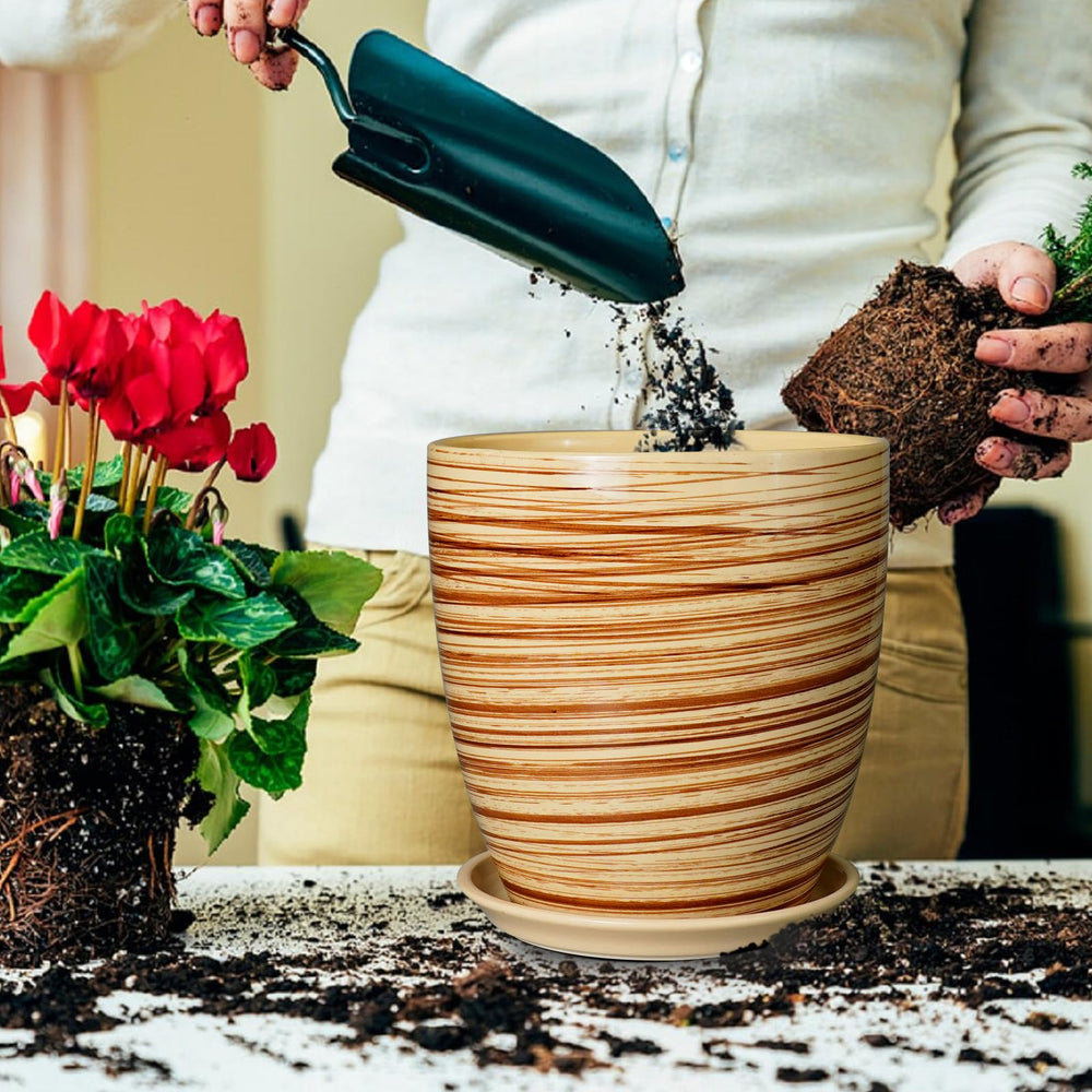 EPFamily pot with saucer and drainage net displayed, includes accessories benefit