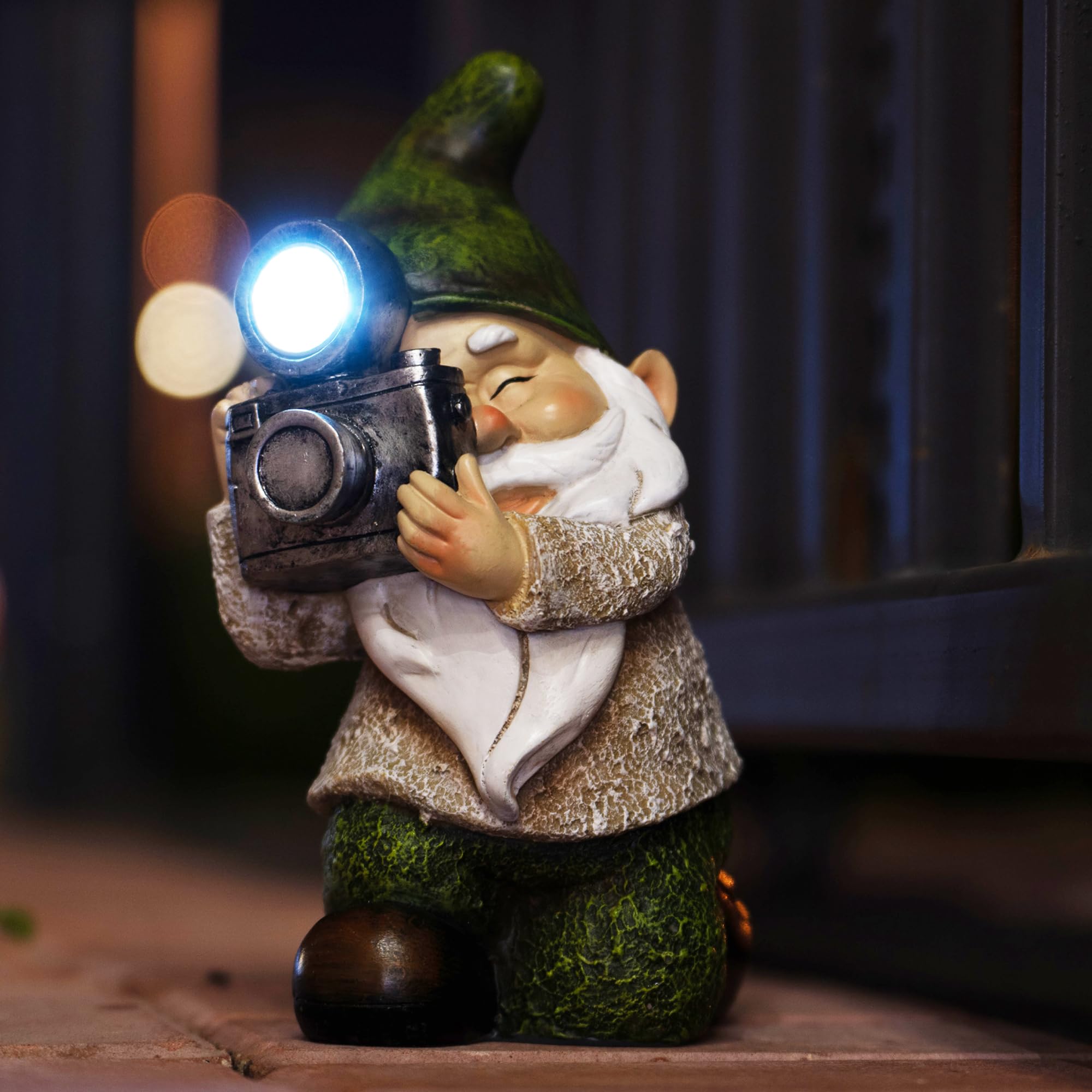 EPTUEGA gnome next to a ruler demonstrating compact scale