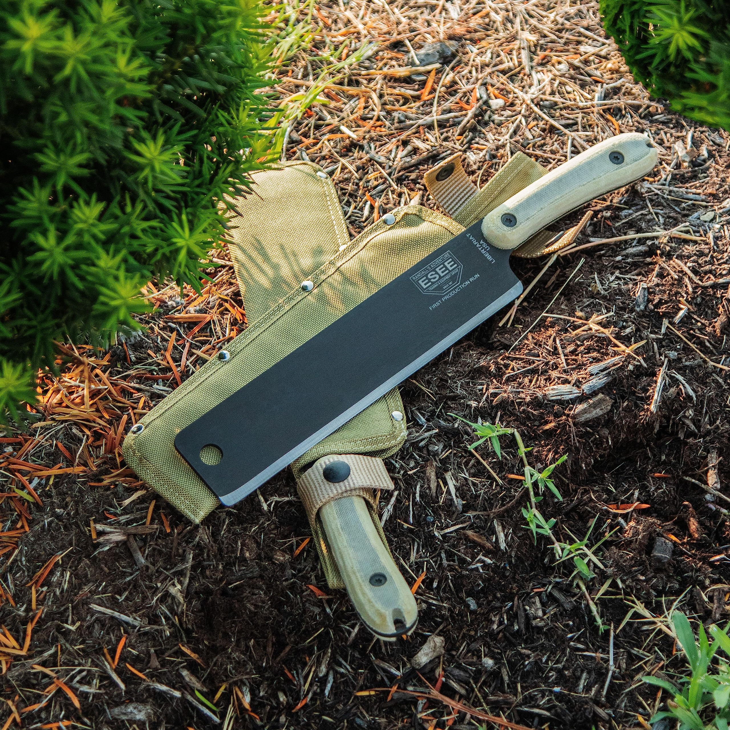 ESEE Libertariat canvas sheath front providing safe transport and quick access