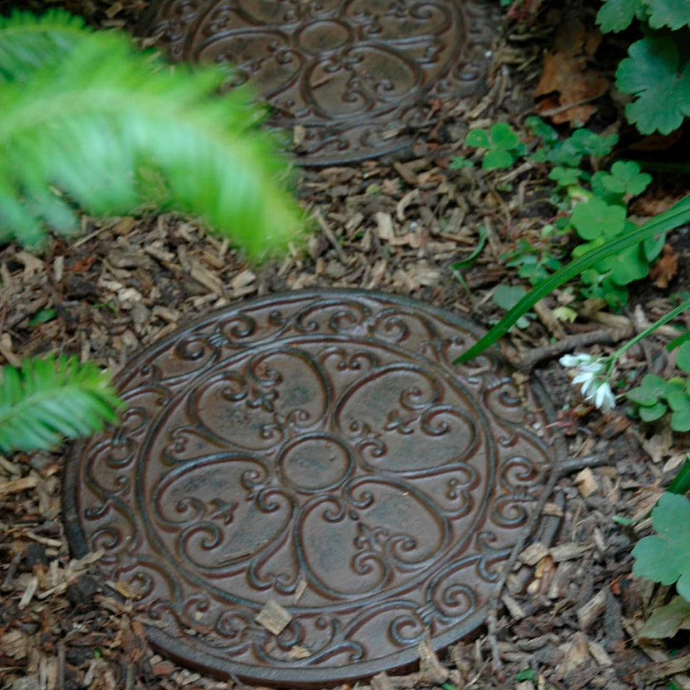Esschert Design close-up of scrollwork detail highlighting decorative texture and visual charm