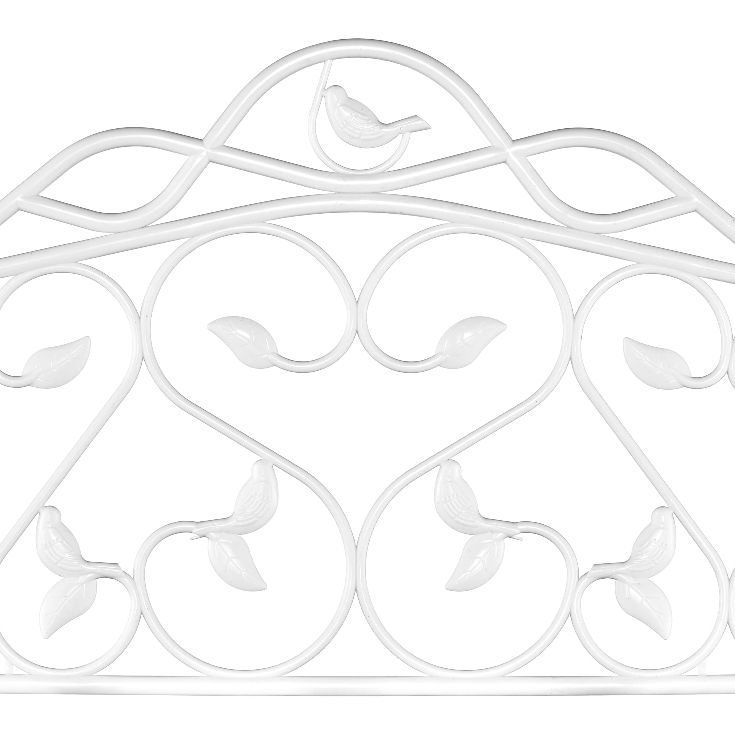 Evelyne panel installed in flowerbed creating neat separation