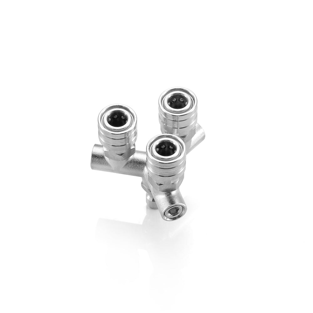 EZALOR triple nozzle cleaning driveway in lifestyle scene saves time