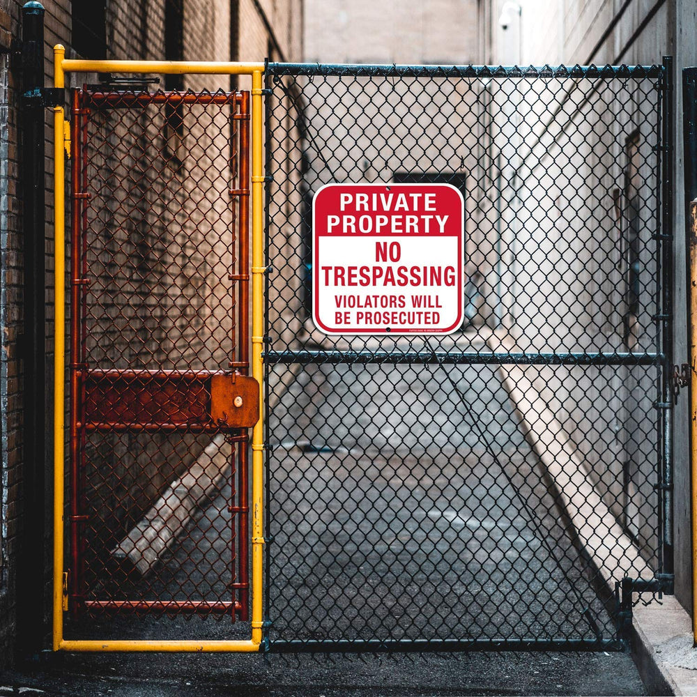 Faittoo sign on gate in yard showing clear property protection