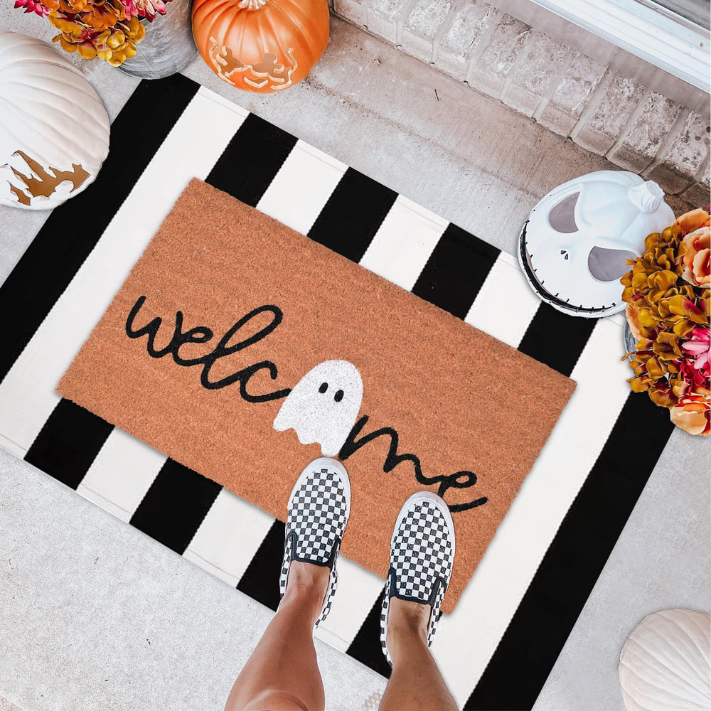 Fallovea rug backing close-up shows stable, low-profile slip resistance