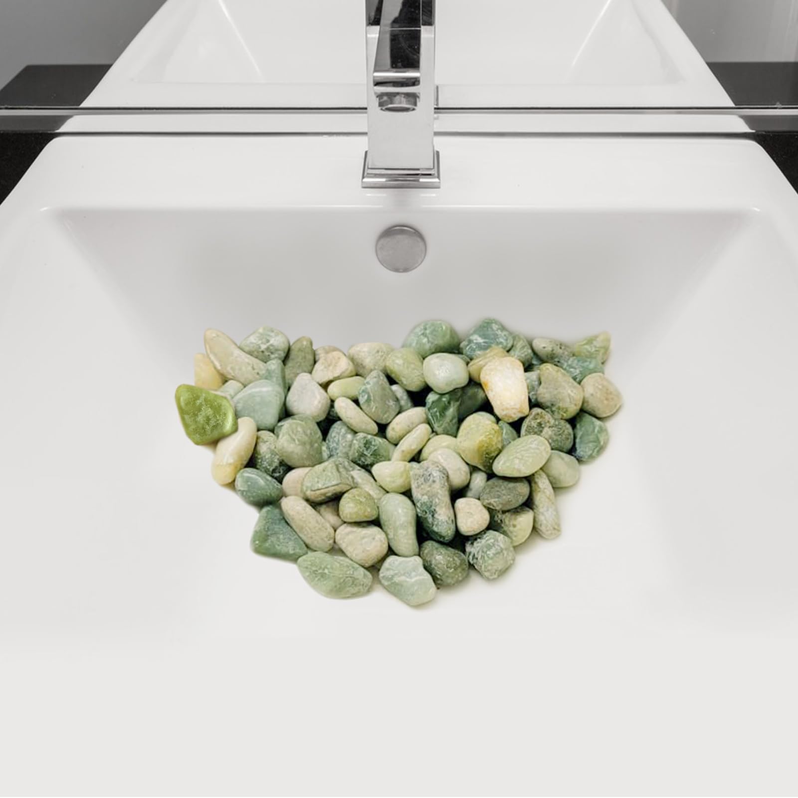 FANTIAN mixed planter display blending pebbles with plant varieties for layered look