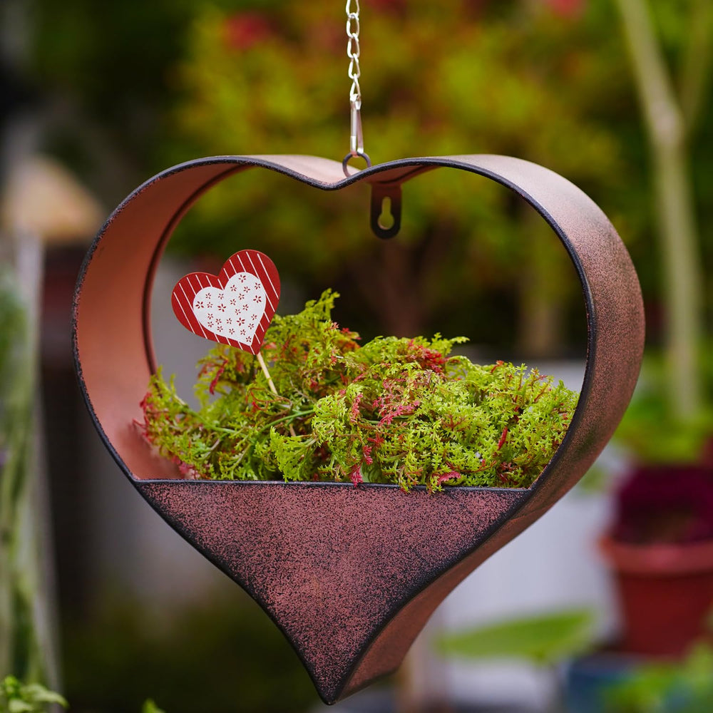 Fashionoda front view of heart planter showing shape and vintage charm