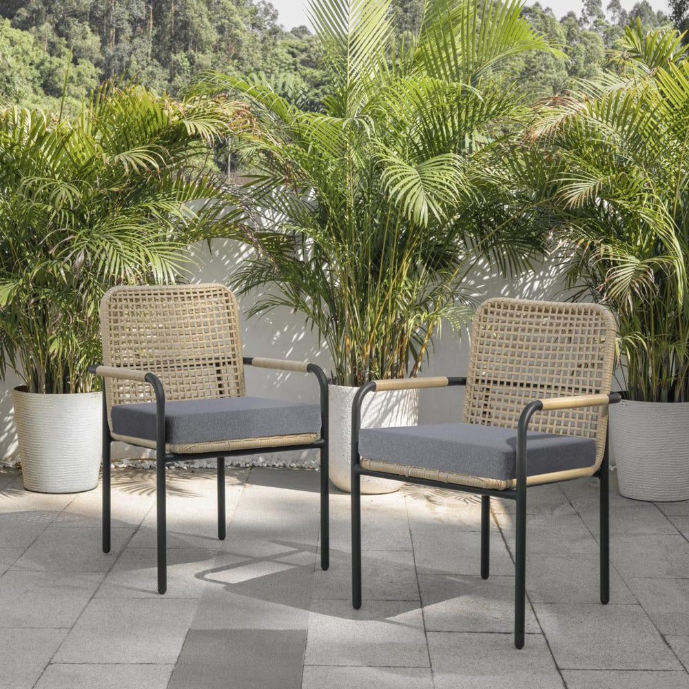 Favofamilie dual adjustable straps attached to chair ensuring secure cushion placement