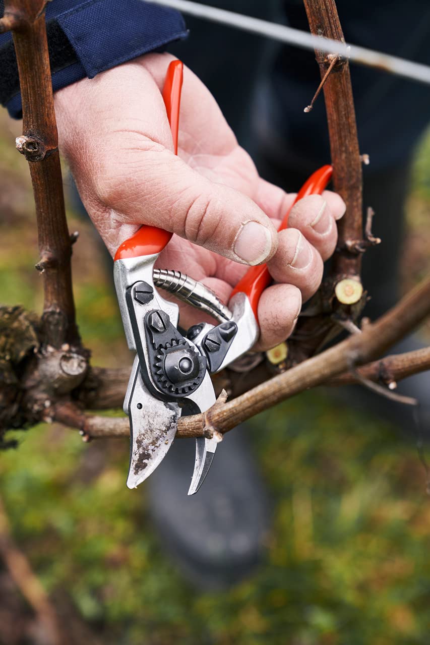 FELCO F 14 handle detail showing rubberized grip for comfortable control