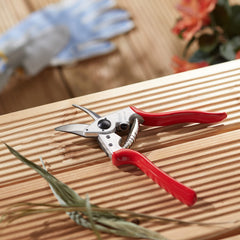 FELCO F6 blade close-up highlighting hardened steel edge for precision