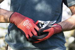 Felco F7 precision bypass blade close-up showing hardened steel edge for clean cuts